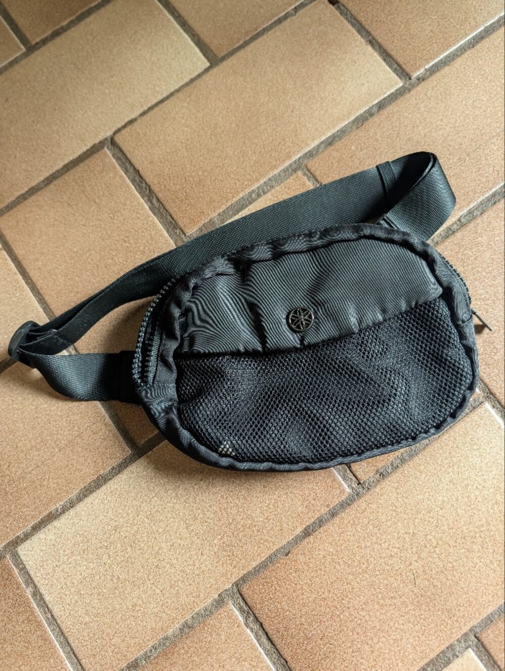 Athleta Black Nylon Crossbody Waist Fanny Pack Small Neutral
